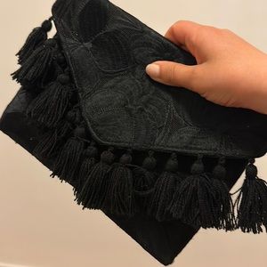 Jacquard black clutch with tassels
